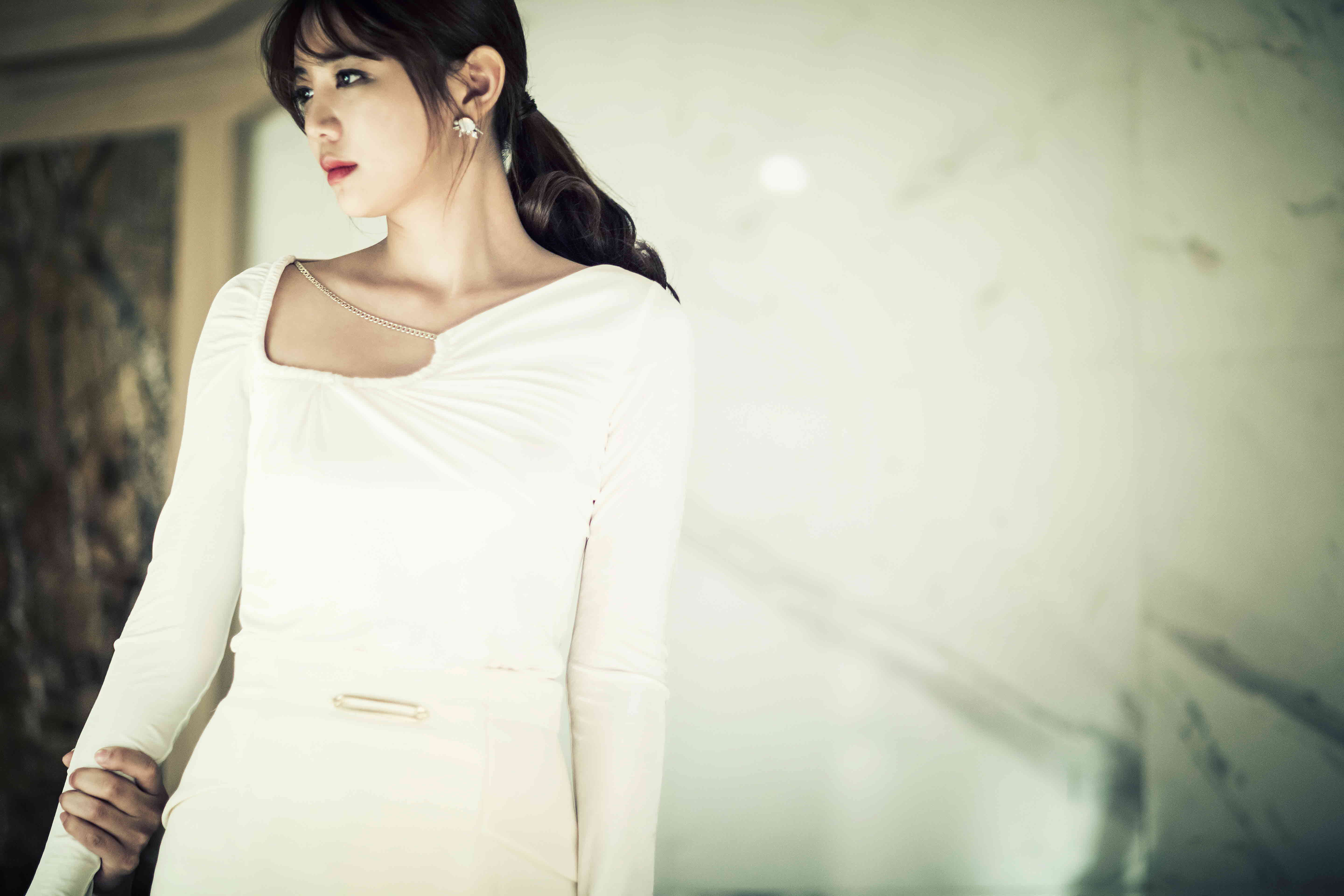 韩国气质美女明星李泰兰电脑壁纸_豆豆系统